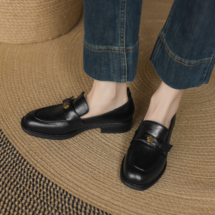 deep-mouth-flat-shoes-with-chunky-mid-heel