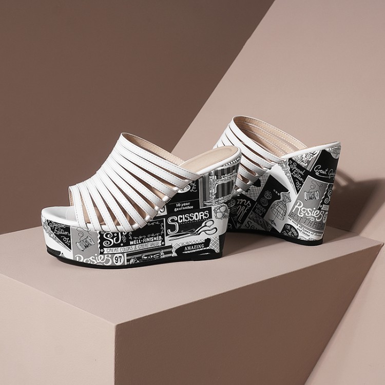 Minimalist High Heel Wedge Slippers with Patent Leather Upper - Image 5