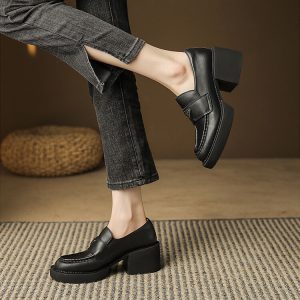 Women's Fashion Flat Shoes in Genuine Leather - Style q.html